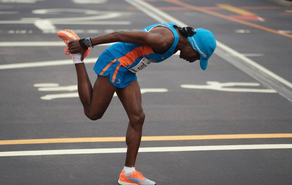 routine d’échauffement avant marathon pour éviter les blessures